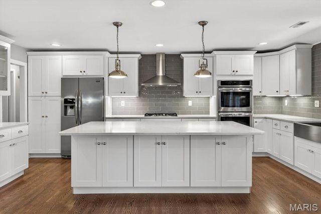12467 Ballas Meadows Drive, Des Peres, MO 63131