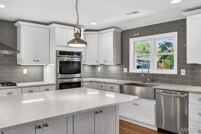 12467 Ballas Meadows Drive, Des Peres, MO 63131
