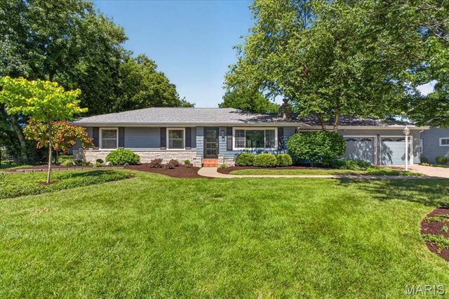 12467 Ballas Meadows Drive, Des Peres, MO 63131