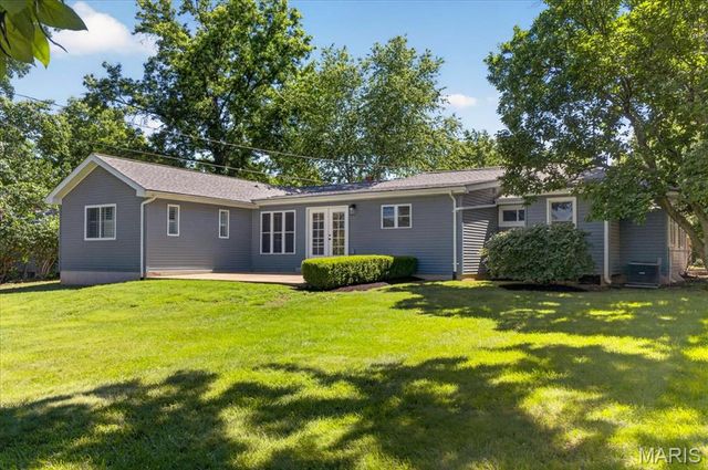 12467 Ballas Meadows Drive, Des Peres, MO 63131