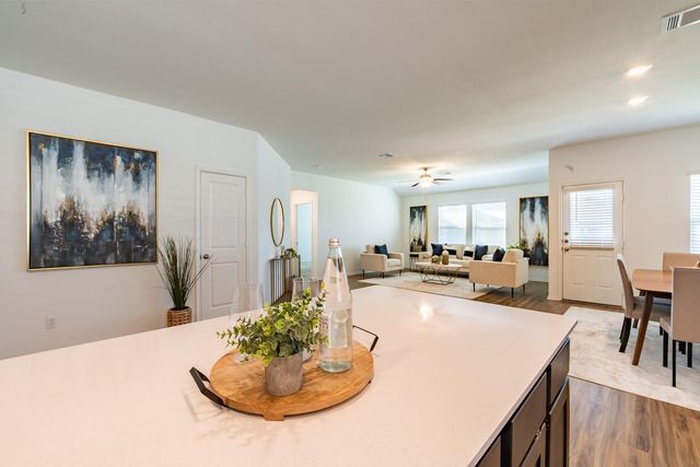 322 Arnage DR, Hutto, TX 78634