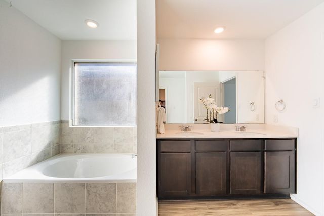 322 Arnage DR, Hutto, TX 78634