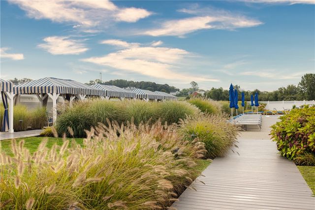 44 Wimbledon Circle, Portsmouth, RI 02871