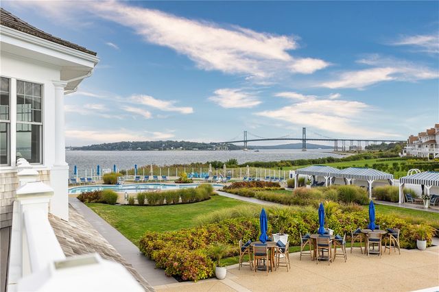 44 Wimbledon Circle, Portsmouth, RI 02871