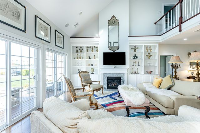 44 Wimbledon Circle, Portsmouth, RI 02871