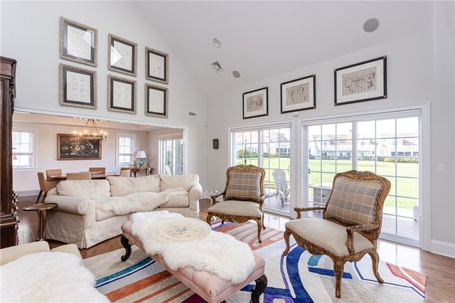 44 Wimbledon Circle, Portsmouth, RI 02871