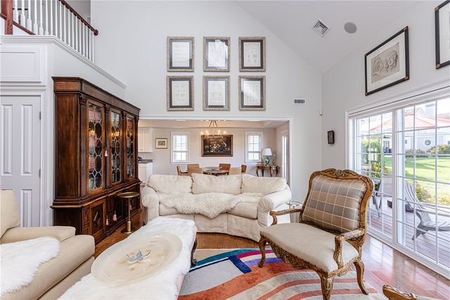 44 Wimbledon Circle, Portsmouth, RI 02871