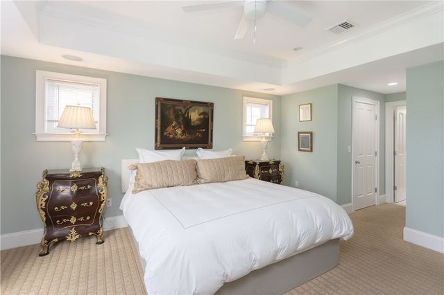 44 Wimbledon Circle, Portsmouth, RI 02871