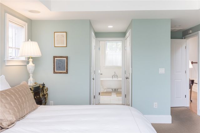44 Wimbledon Circle, Portsmouth, RI 02871