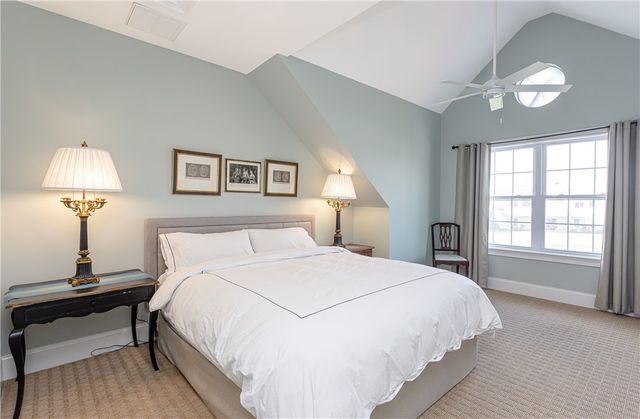 44 Wimbledon Circle, Portsmouth, RI 02871