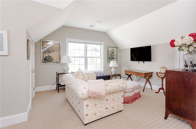 44 Wimbledon Circle, Portsmouth, RI 02871