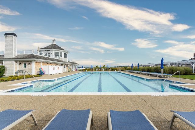 44 Wimbledon Circle, Portsmouth, RI 02871