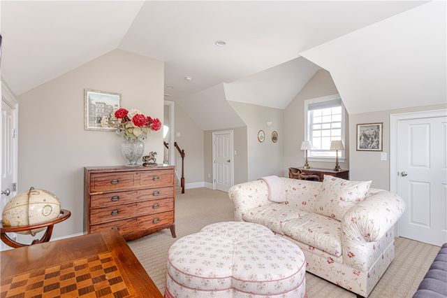 44 Wimbledon Circle, Portsmouth, RI 02871