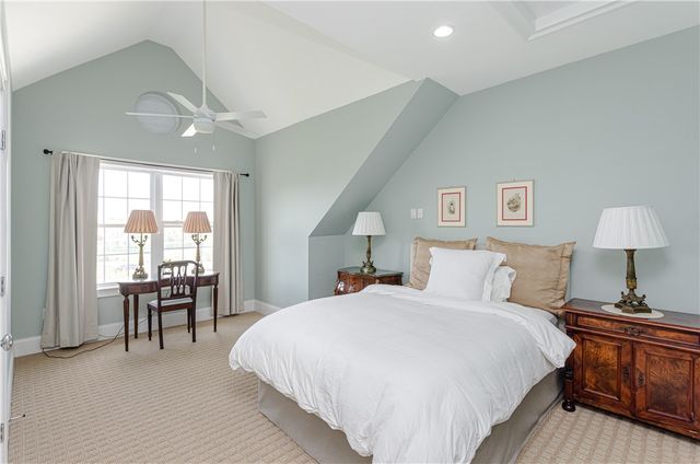 44 Wimbledon Circle, Portsmouth, RI 02871