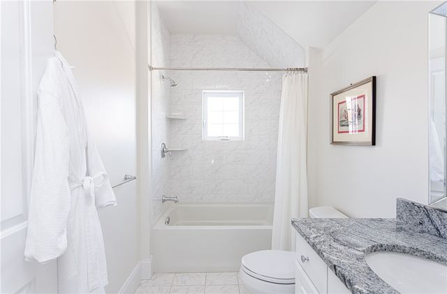 44 Wimbledon Circle, Portsmouth, RI 02871