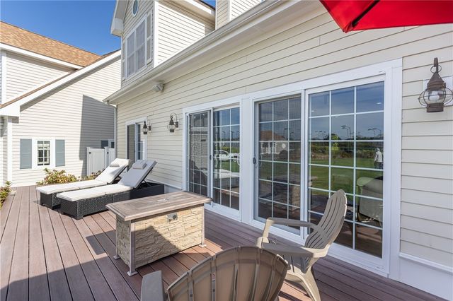 44 Wimbledon Circle, Portsmouth, RI 02871