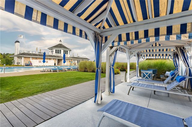 44 Wimbledon Circle, Portsmouth, RI 02871