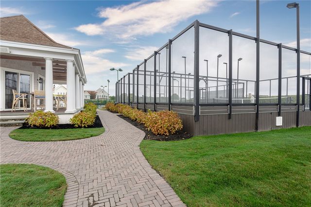 44 Wimbledon Circle, Portsmouth, RI 02871