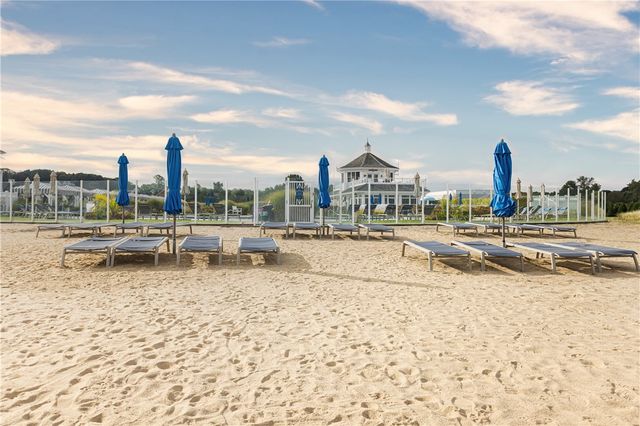 44 Wimbledon Circle, Portsmouth, RI 02871