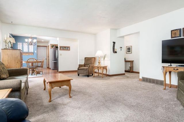 807 E Holiday Drive, Beloit, WI 53511