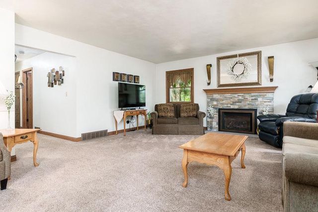 807 E Holiday Drive, Beloit, WI 53511