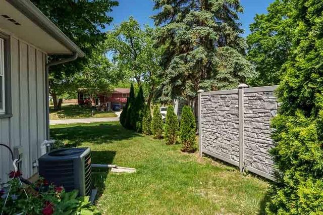 807 E Holiday Drive, Beloit, WI 53511