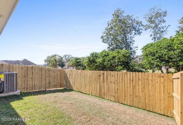 102 Foster Grove Drive, Youngsville, LA 70592