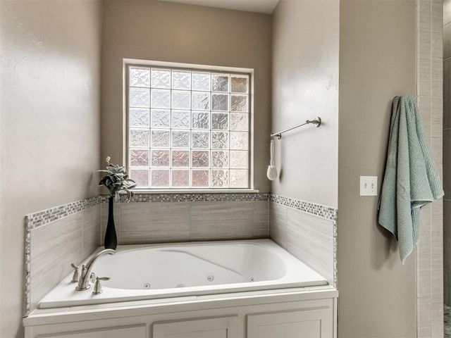632 Sailboat Bridge Way, Edmond, OK 73034
