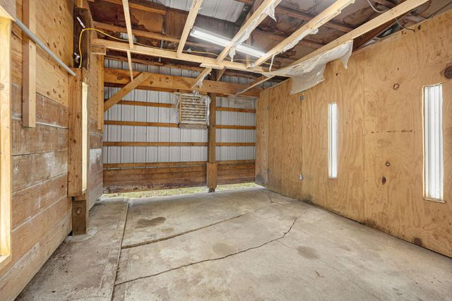 27884 560th Avenue, Austin, MN 55912