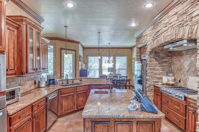 2293 Cottage Lane, Blanchard, OK 73010