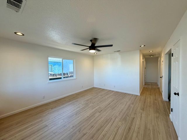 5204 7th St, Keyes, CA 95328