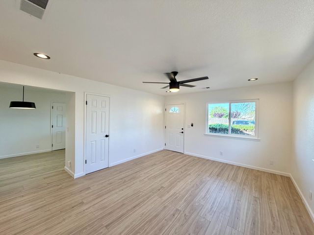 5204 7th St, Keyes, CA 95328