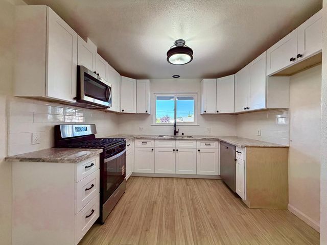 5204 7th St, Keyes, CA 95328