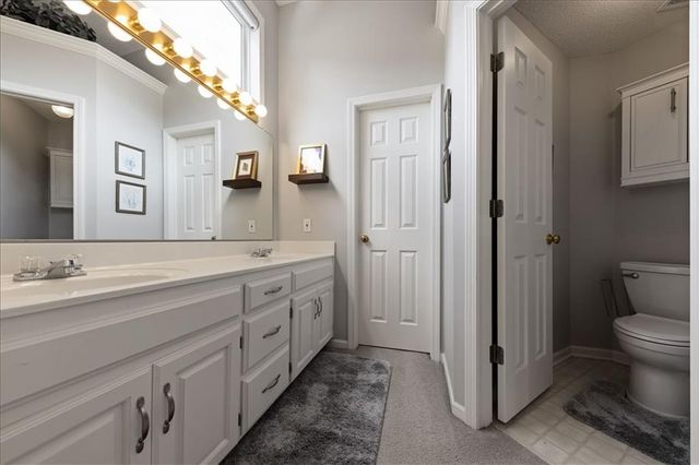 15481 S Wyandotte Drive, Olathe, KS 66062