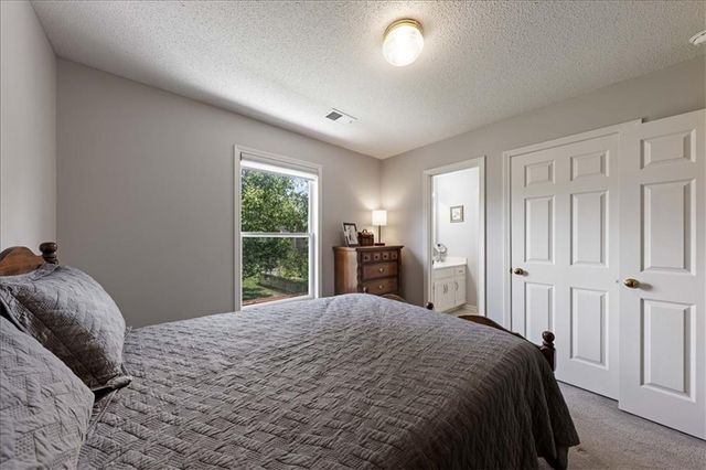 15481 S Wyandotte Drive, Olathe, KS 66062