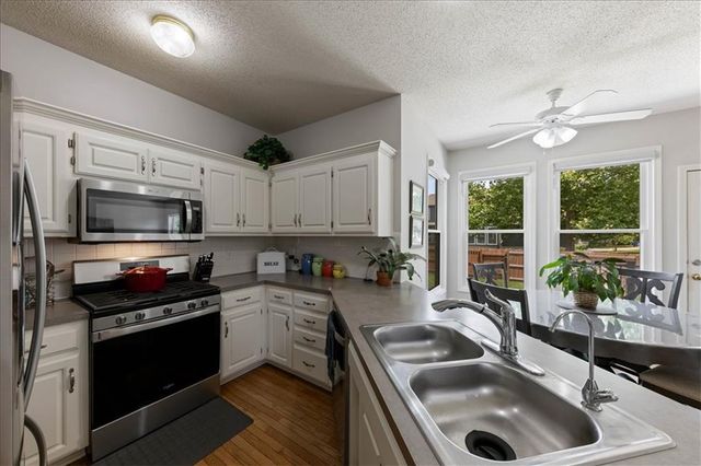 15481 S Wyandotte Drive, Olathe, KS 66062