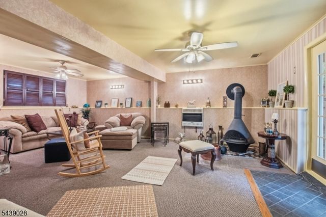 22 Holiday Dr, Hopatcong Boro, NJ 07843