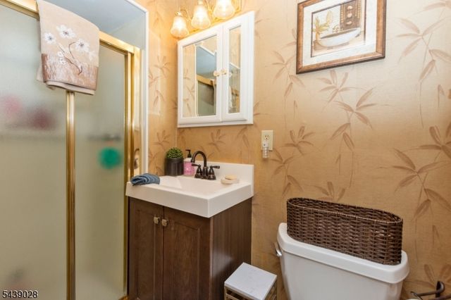 22 Holiday Dr, Hopatcong Boro, NJ 07843