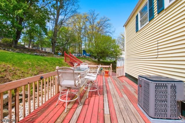 22 Holiday Dr, Hopatcong Boro, NJ 07843