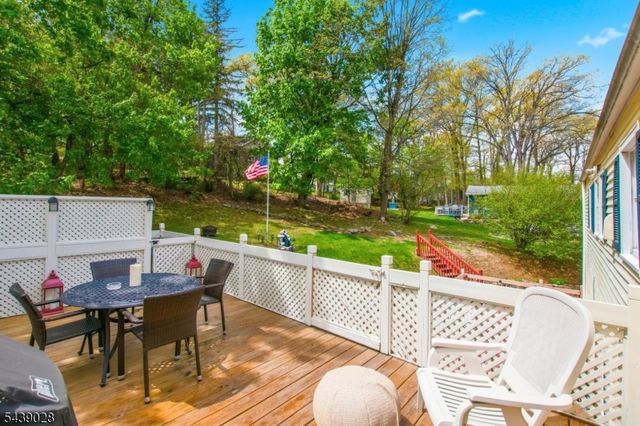 22 Holiday Dr, Hopatcong Boro, NJ 07843