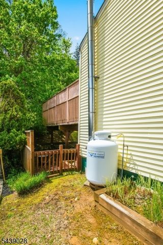22 Holiday Dr, Hopatcong Boro, NJ 07843
