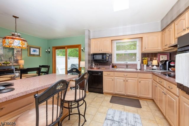 22 Holiday Dr, Hopatcong Boro, NJ 07843