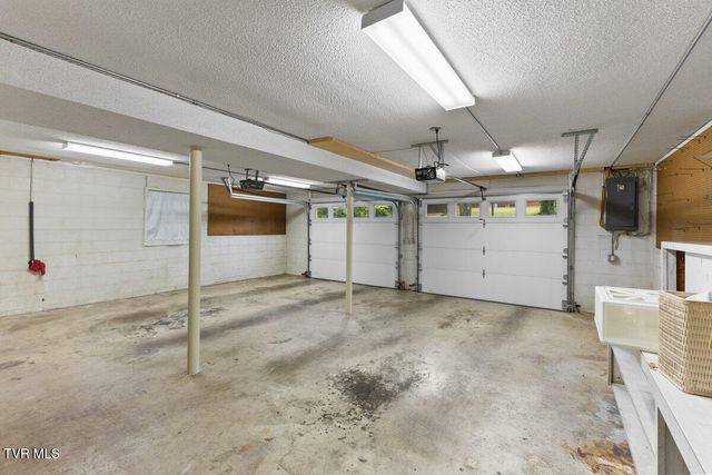2 Mistletoe Court, Johnson City, TN 37604