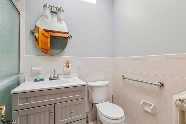 390 Delano Pl, Fairview Boro, NJ 07022