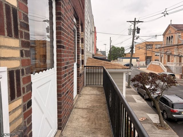 390 Delano Pl, Fairview Boro, NJ 07022