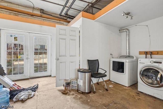 390 Delano Pl, Fairview Boro, NJ 07022