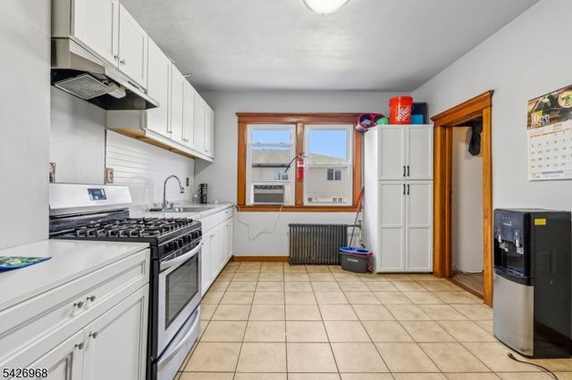 390 Delano Pl, Fairview Boro, NJ 07022