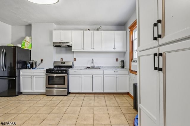 390 Delano Pl, Fairview Boro, NJ 07022