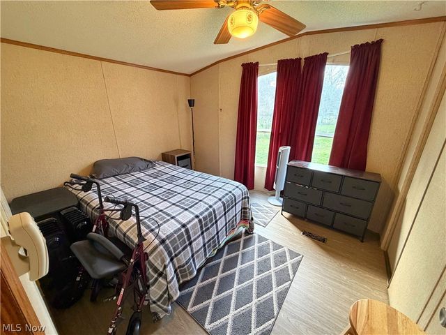 54290 Pipe Creek Road, Jacobsburg, OH 43933