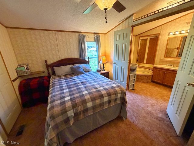 54290 Pipe Creek Road, Jacobsburg, OH 43933